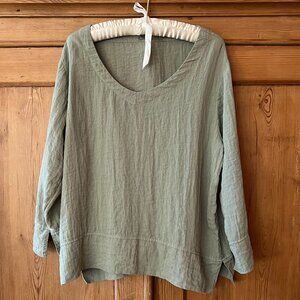 Cut Loose Size L Sage Green Long-Sleeved Top Rayon/Nylon